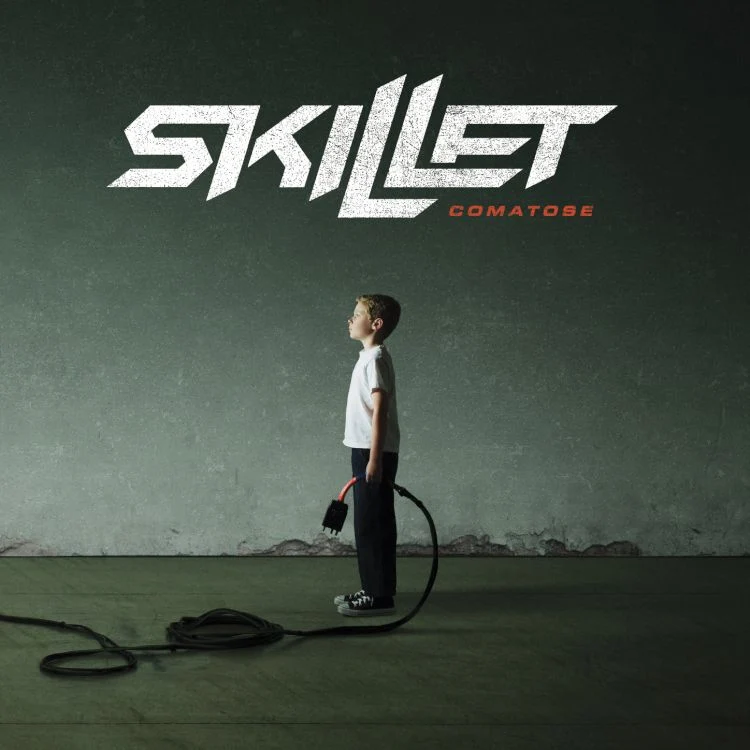 Skillet Comatose CD，收录包括 Whispers In The Dark 在内的11首曲目